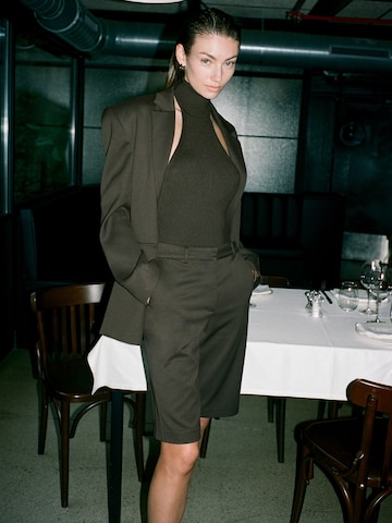 Trendy Blazer and Shorts Combi Look