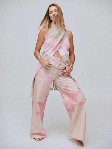 Pink Beige Schal And Pants Look